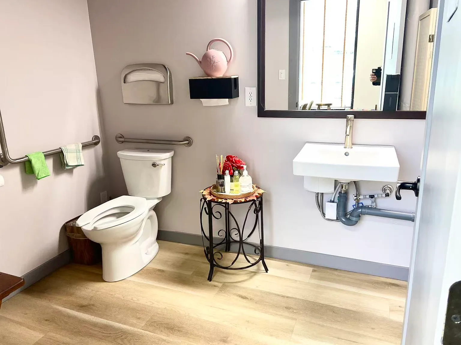 Studio, 1000 sqft, $2,400 — Photo 2