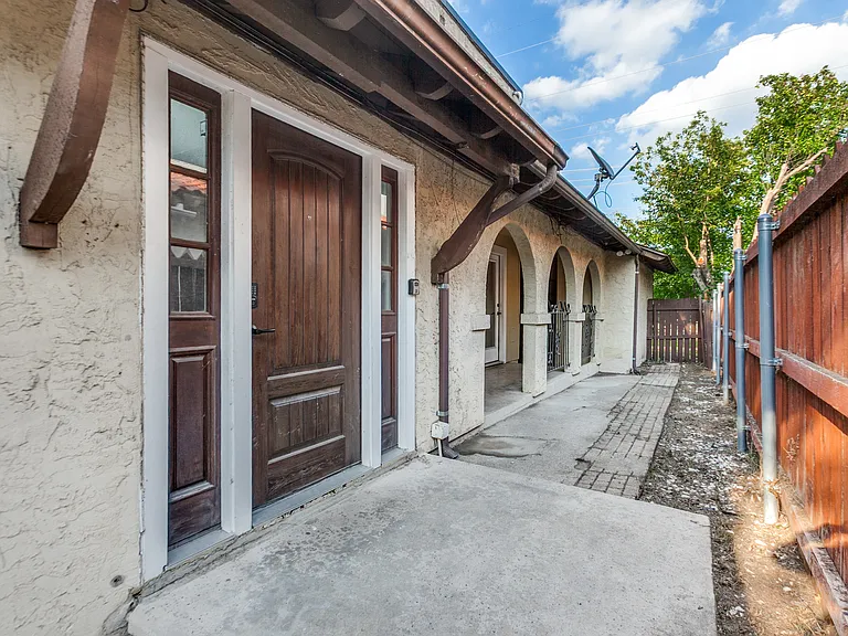 14372 Haymeadow Cir — Photo 6