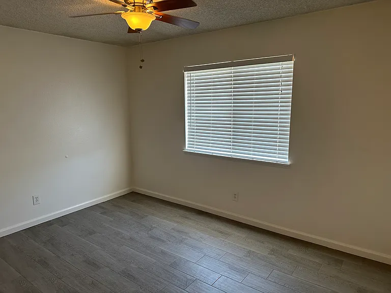 929 Perdew Ave — Photo 8