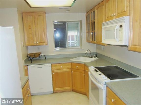 2nd image of 15300 Wallbrook Ct #47-3C