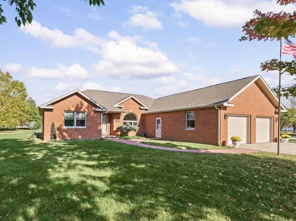 104 S Point Ct, Philo, IL 61864