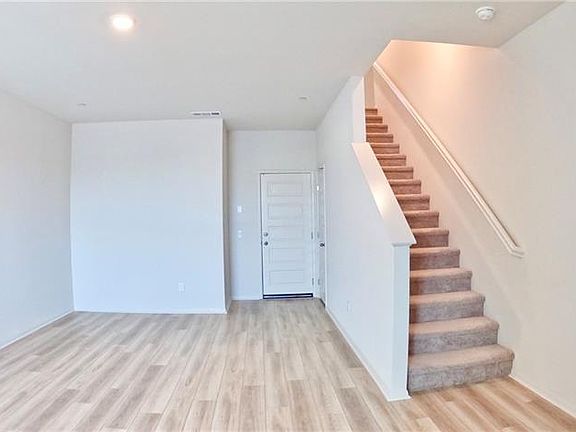 3rd image of 338 Lockhart Way