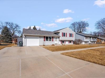 128 Bergstrom Blvd, Cedar Falls, IA, 50613
