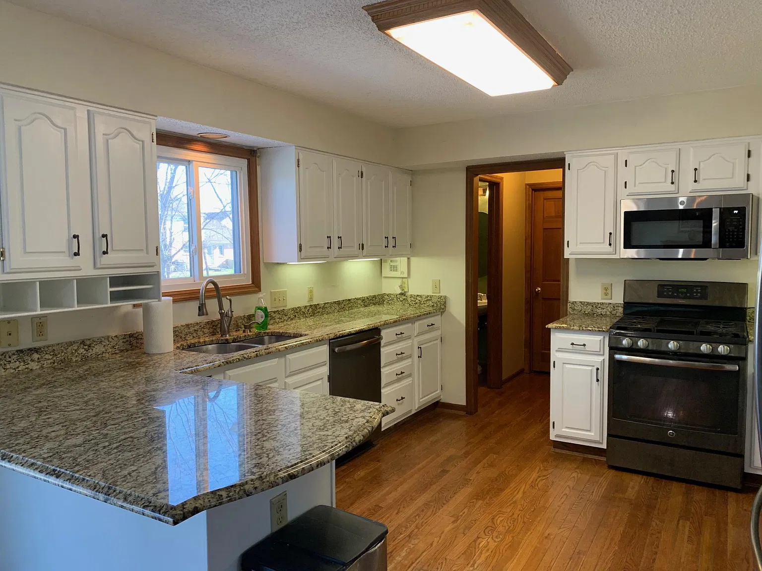 4 bed, 3.5 bath, 2648 sqft, $2,900 — Photo 4