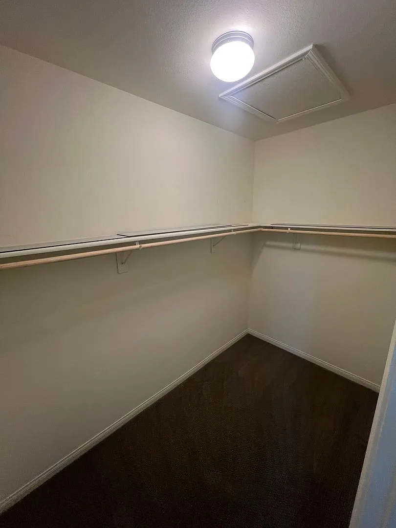 Upgraded Townhome - In new beautiful Cadence Master planned community — Photo 4