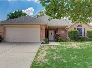 5716 Straightaway Dr, Fort Worth, TX 76117
