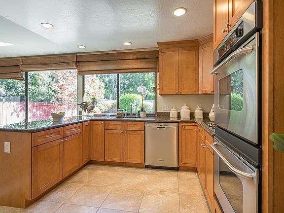 5th image of 111 Yawl Ct