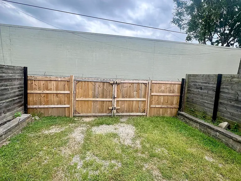 925 S Preston St — Photo 23