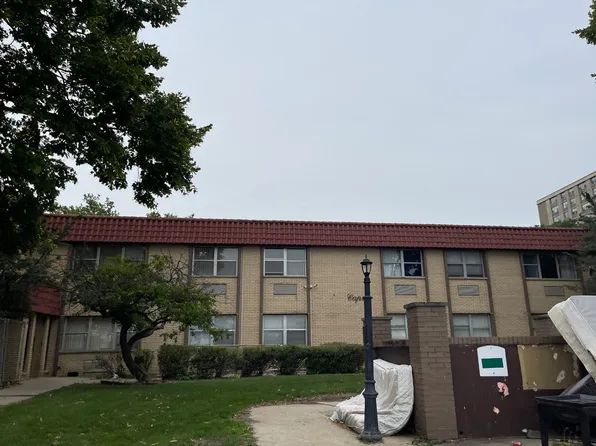 4263 W 76th St APT 204, Chicago, IL 60652