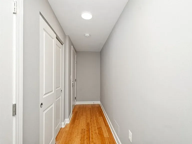 The Waring — Photo 12