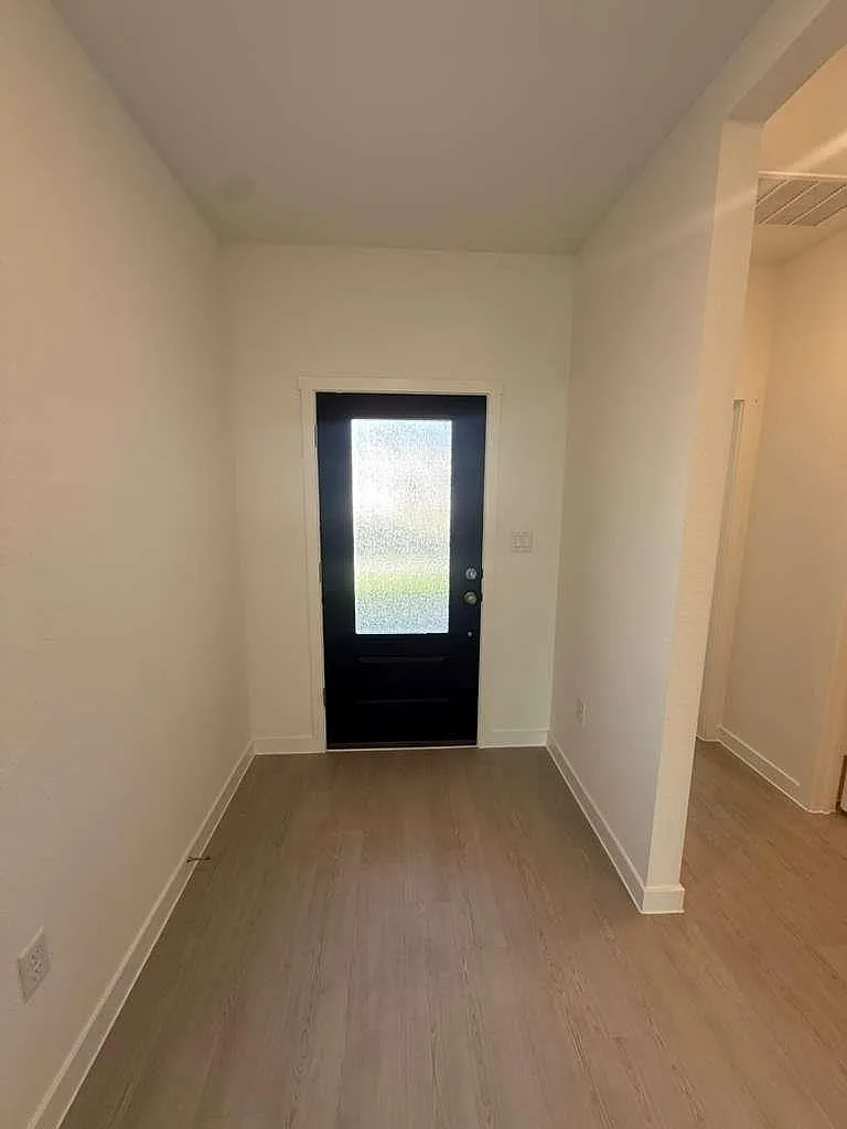 5 bed, 4.0 bath, 3027 sqft, $2,999 — Photo 4
