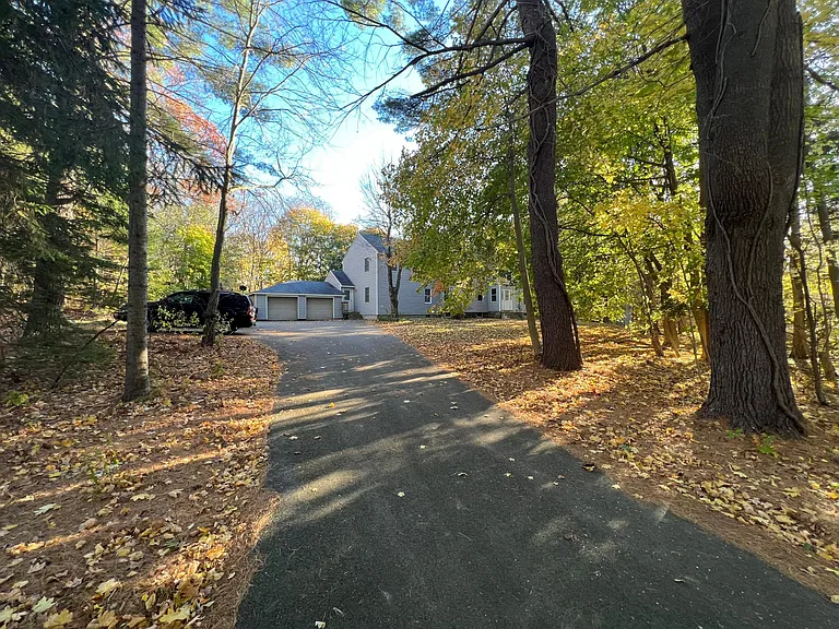 52 Dascomb Rd — Photo 37
