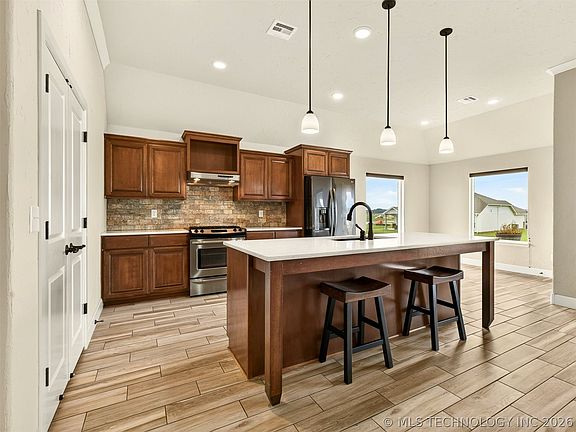3rd image of 13301 N 59th East Pl