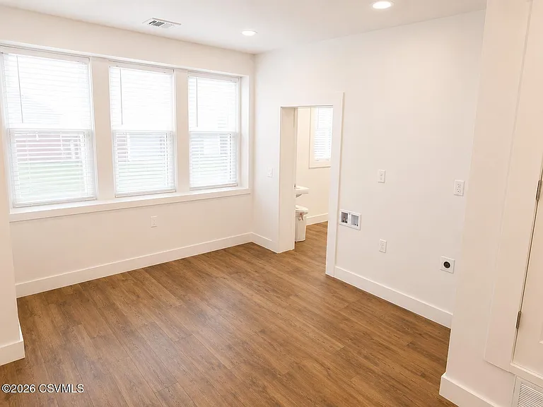 117 N Market St — Photo 15