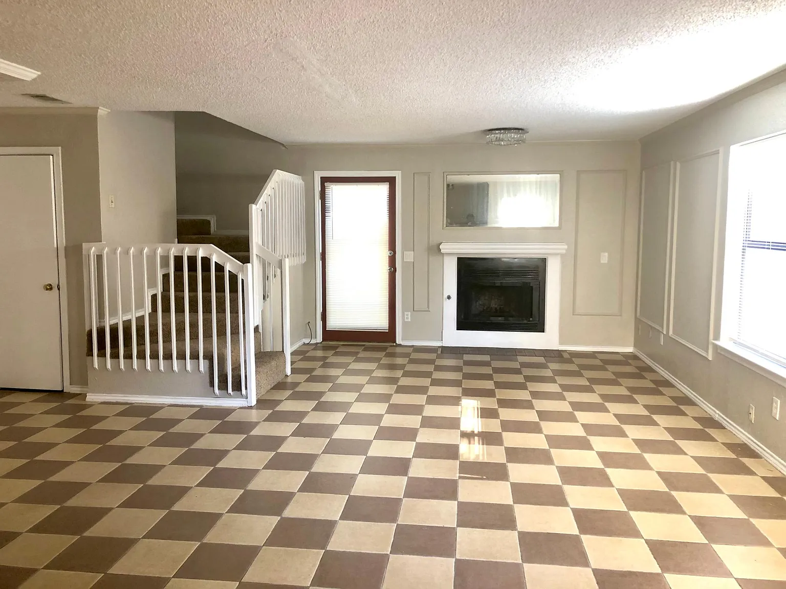 3 bed, 1596 sqft, $1,800 — Photo 2