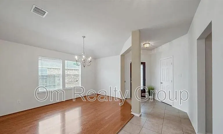 2507 Rustic Trail Ln — Photo 2