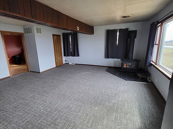 4th image of 1884 Banks Rd
