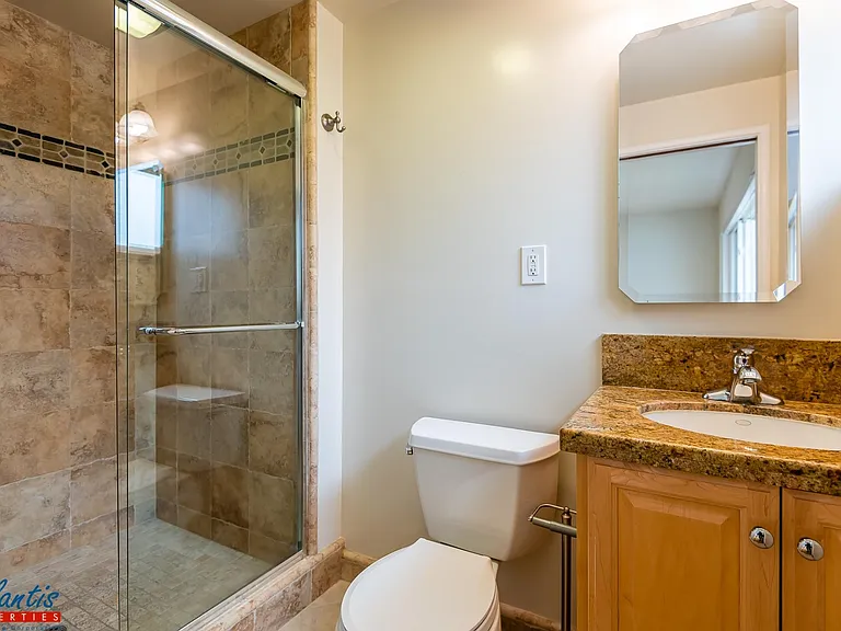 807 Mulberry Ln — Photo 12