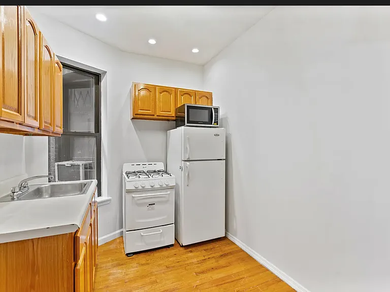 796 9th Ave #5 — Photo 7