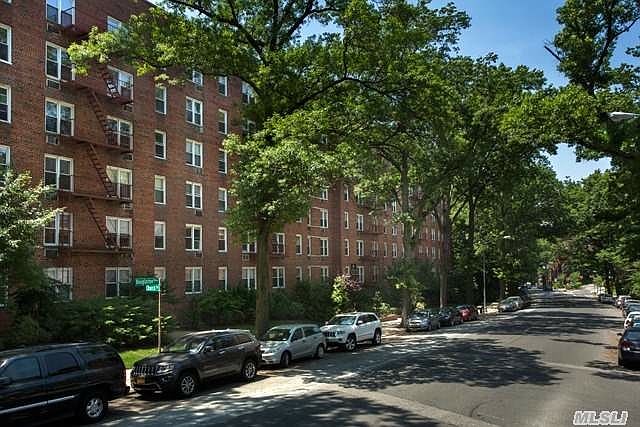 1st image of 4360 Douglaston Pkwy