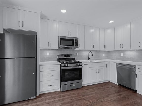 3rd image of 40 Herb Hill Rd APT G
