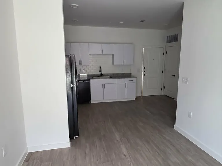 Memorial Apartments — Photo 12