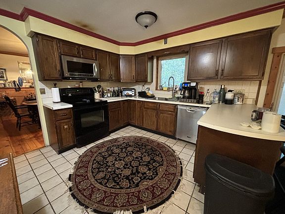 5th image of 13 Holly Ln