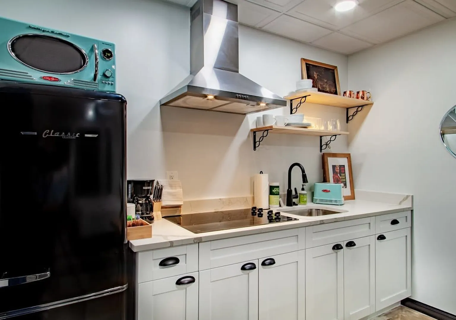 Tiny Space, Huge Charm - Near the White House — Photo 4