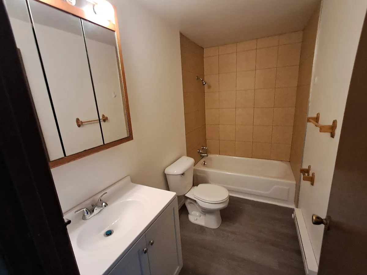 Building Photo - 495 Ivy Ln #D