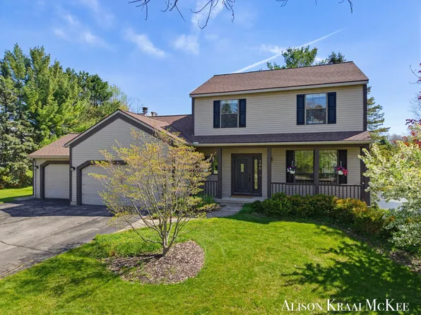 100 Rollingbrook Dr NE, Ada, MI 49301