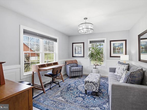 4th image of 130 Oak Knoll Cir