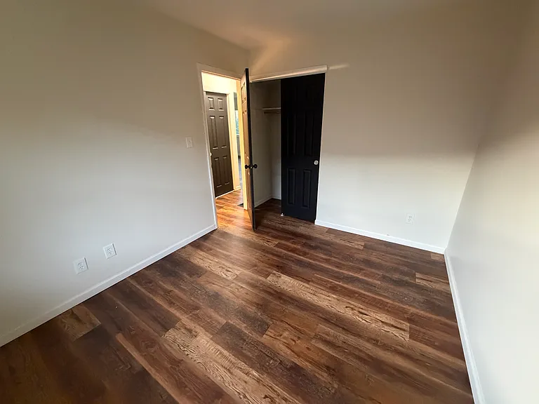 704-706 Kirkwood Dr — Photo 8