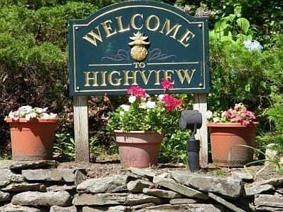 3rd image of 52 Highview Dr