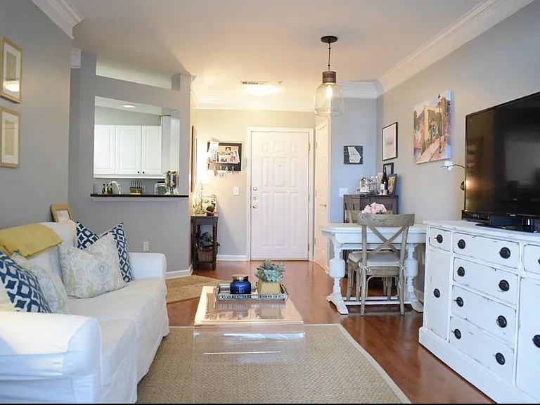 3334 Peachtree Rd NE #404 — Photo 2