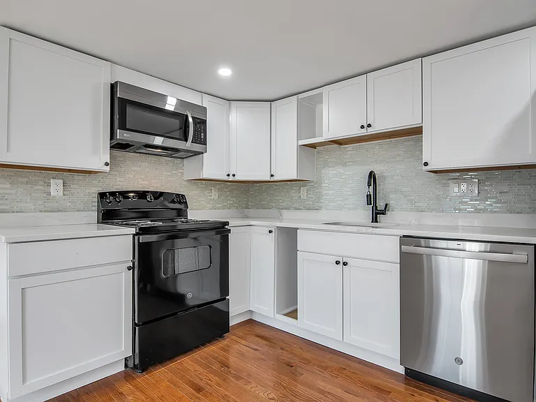 139 E Haverhill St — Photo 8