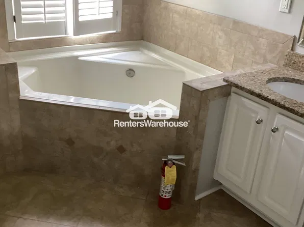 2983 Rosebrook Dr, Decatur, GA 30033