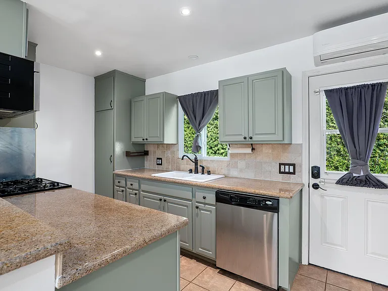 1801 Dorchester Ave #C — Photo 8