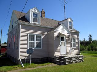 4372 Howard Rd, Gulliver, MI 49840