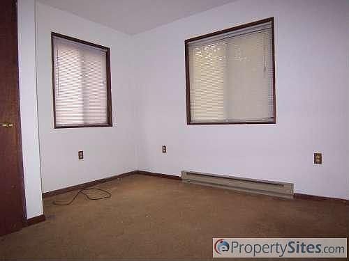 4th image of 560 Country Place Dr