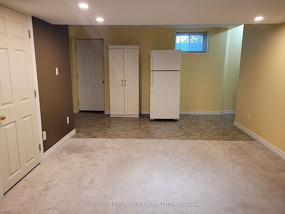 2nd image of 11 Silver Maple Cres
