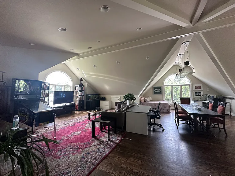 Dellwood Ln — Photo 1
