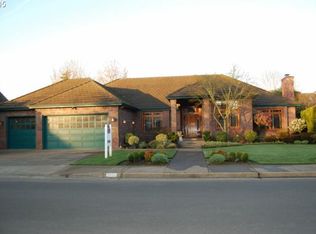 2520 Edgewater Dr, Eugene, OR 97401