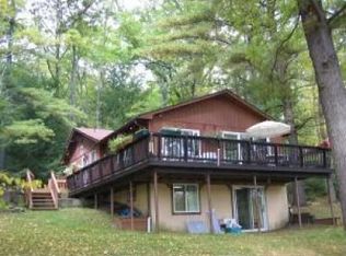 101 W Shore Rd, Shohola, PA 18458