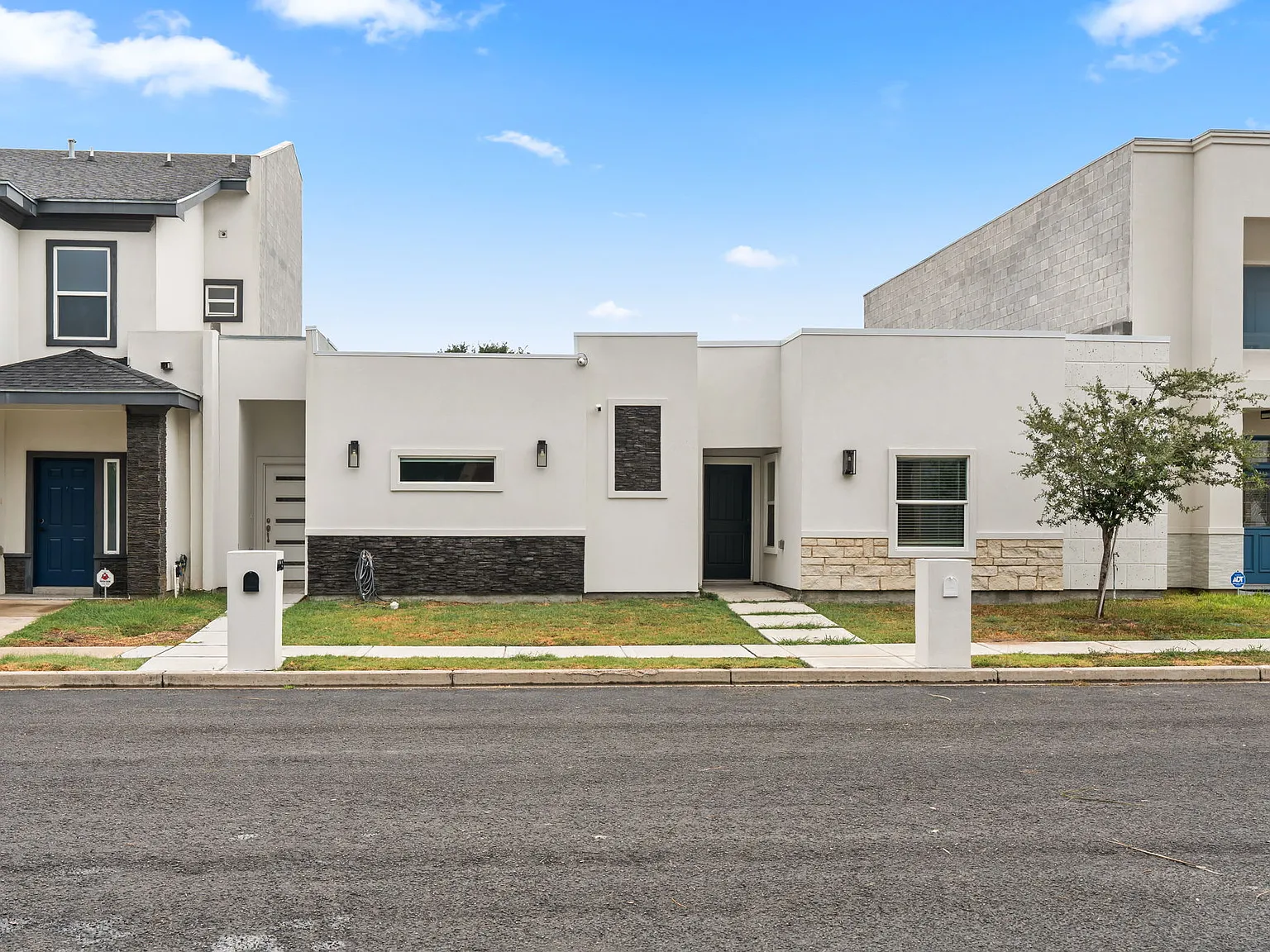 3 bed, 1227 sqft, $1,600 — Photo 1