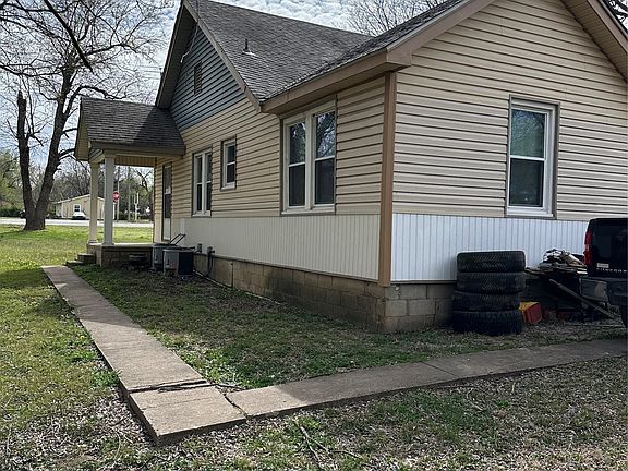 3rd image of 1407 E 66th St N