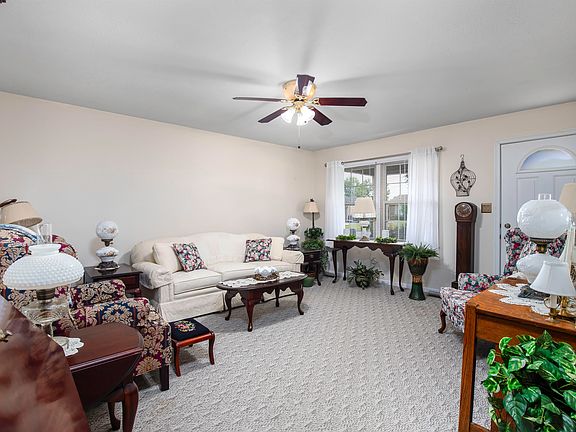 3rd image of 843 Kingsway Dr