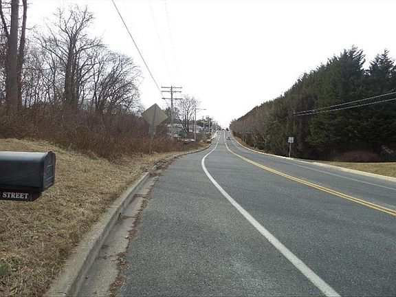 4th image of 211 E Wheel Rd