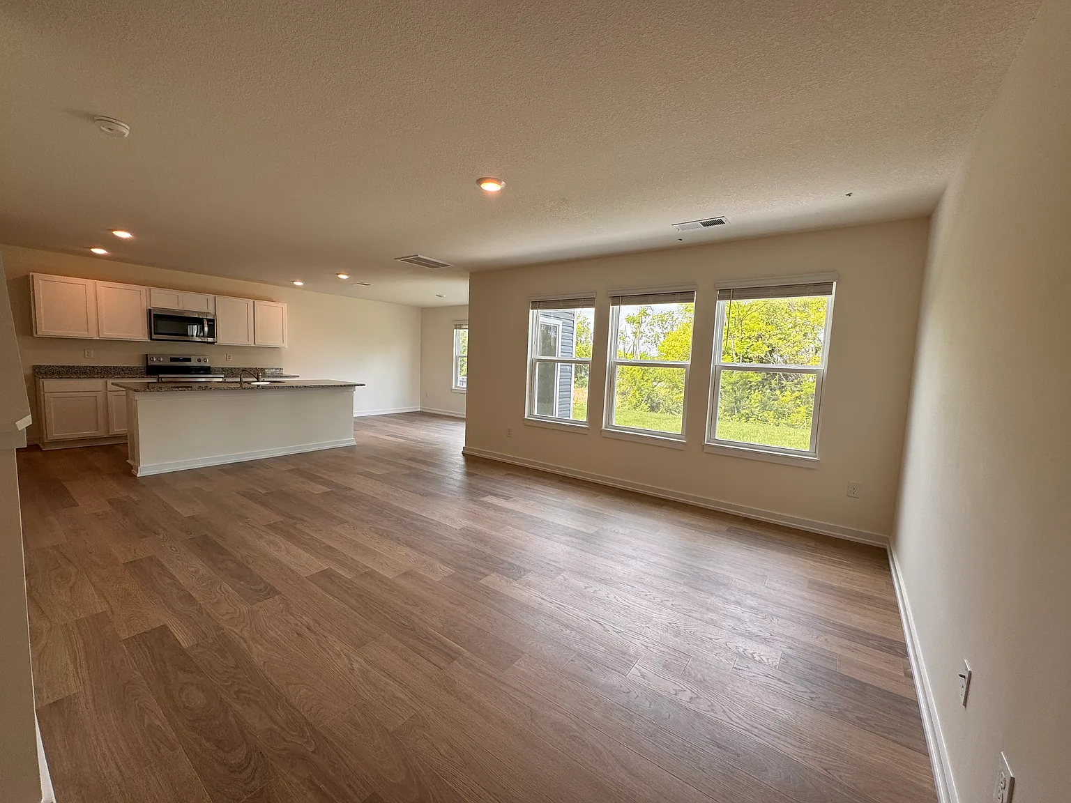 4 bed, 1821 sqft, $2,650 — Photo 3