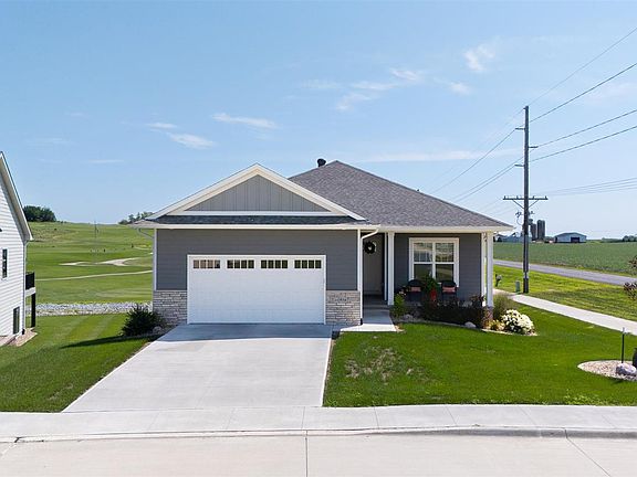 3rd image of 916 Long Dr