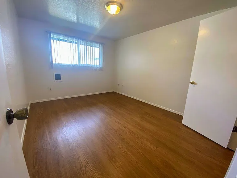 2487 NE Kerr St #12 — Photo 8
